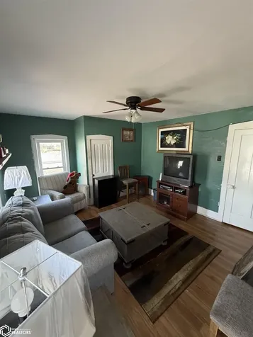 403 S 6th Fairfield IA 52556