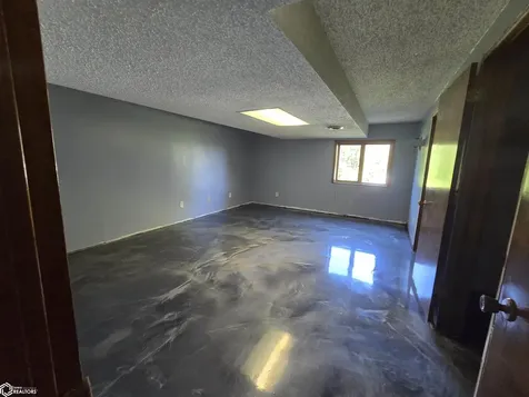 2523 Bill Bone Lane Oskaloosa IA 52577