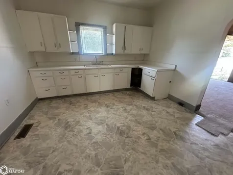 402 N Weller Ottumwa IA 52501