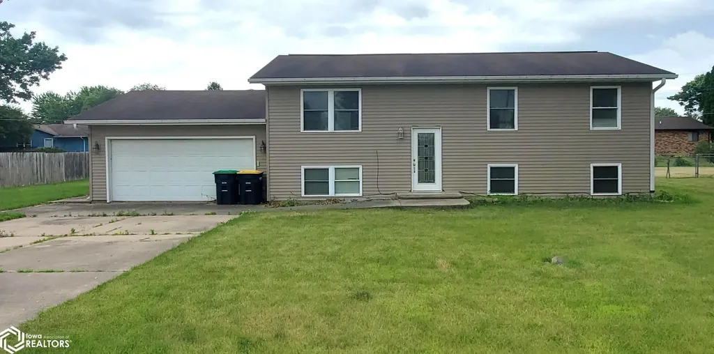 411 Kennedy Drive Wapello IA 52653