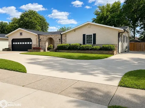 2714 Avenue A Fort Madison IA 52627