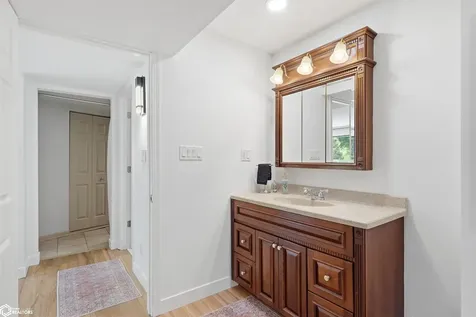 1806 Knollwood Drive Marshalltown IA 50158