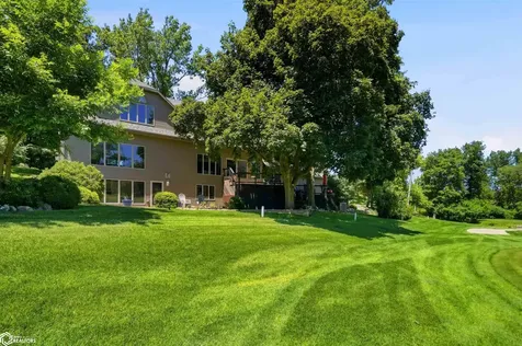 1806 Knollwood Drive Marshalltown IA 50158