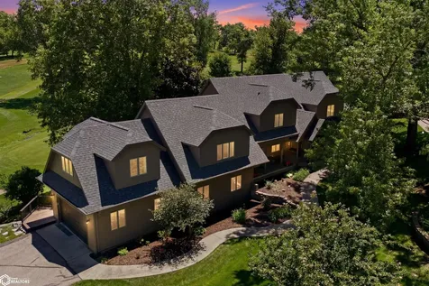1806 Knollwood Drive Marshalltown IA 50158
