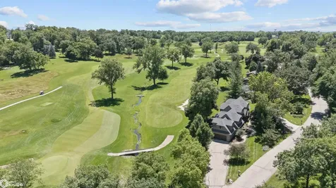 1806 Knollwood Drive Marshalltown IA 50158