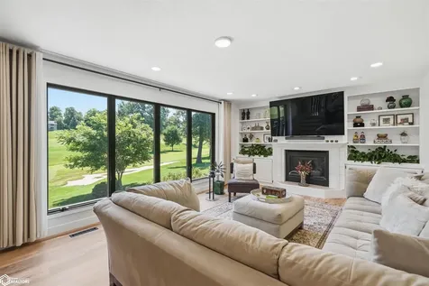 1806 Knollwood Drive Marshalltown IA 50158