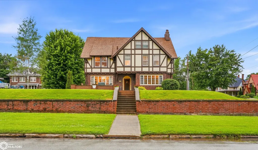 1119 N 4th Street Burlington IA 52601
