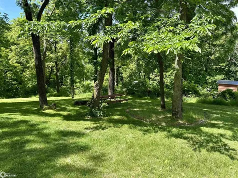 2082 Larrys Drive Brooklyn IA 52211