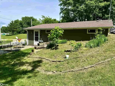 2082 Larrys Drive Brooklyn IA 52211
