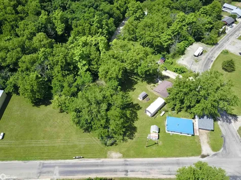 2082 Larrys Drive Brooklyn IA 52211