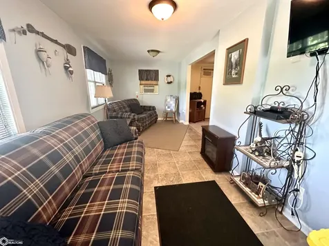 2082 Larrys Drive Brooklyn IA 52211