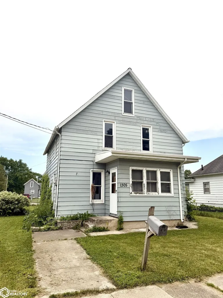 1305 N Monroe Avenue Mason City IA 50401