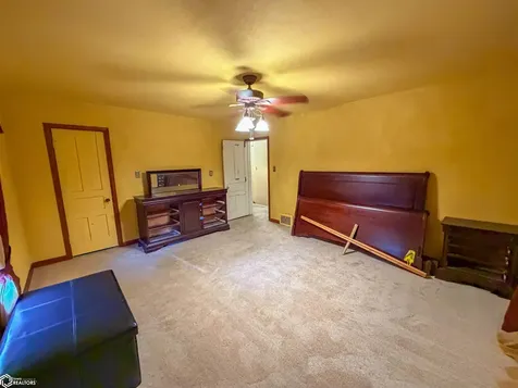 216 4th Street NE Hampton IA 50441