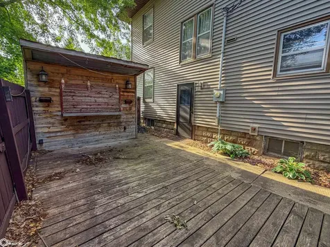 216 4th Street NE Hampton IA 50441