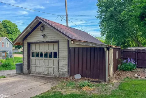 216 4th Street NE Hampton IA 50441