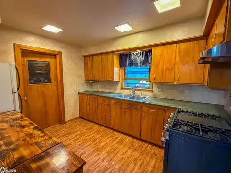 216 4th Street NE Hampton IA 50441
