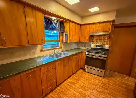216 4th Street NE Hampton IA 50441