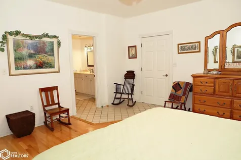 1811 N Highway 5 Albia IA 52531
