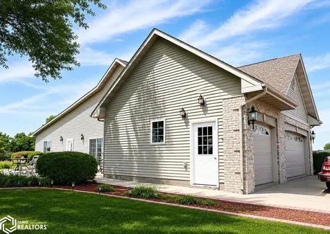 1811 N Highway 5 Albia IA 52531