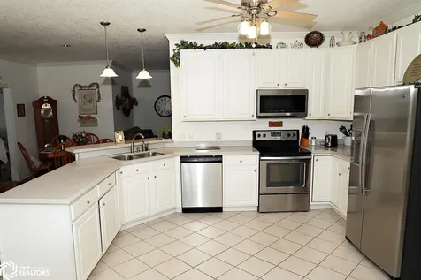 1811 N Highway 5 Albia IA 52531