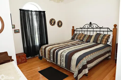 1811 N Highway 5 Albia IA 52531