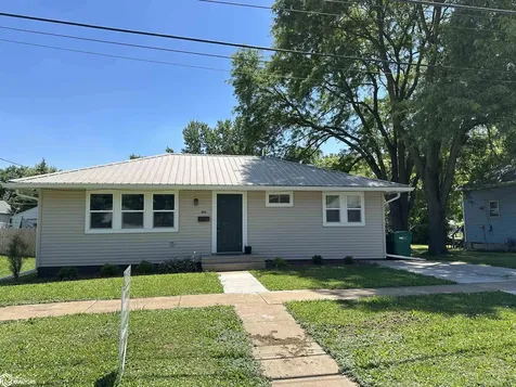 804 W Grimes Fairfield IA 52556