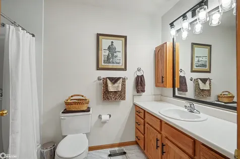 2515 S 8th Street Marshalltown IA 50158
