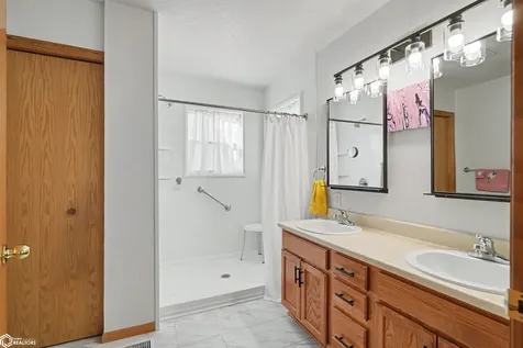 2515 S 8th Street Marshalltown IA 50158