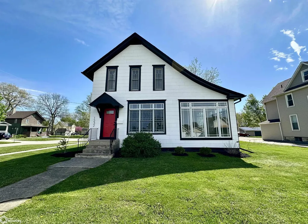 1232 Main Street Grinnell IA 50112