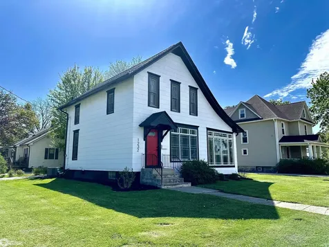1232 Main Street Grinnell IA 50112