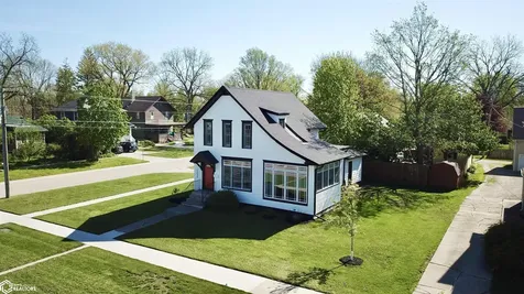 1232 Main Street Grinnell IA 50112
