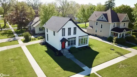 1232 Main Street Grinnell IA 50112