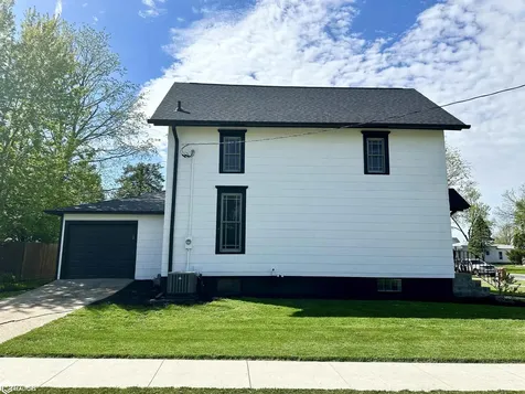 1232 Main Street Grinnell IA 50112