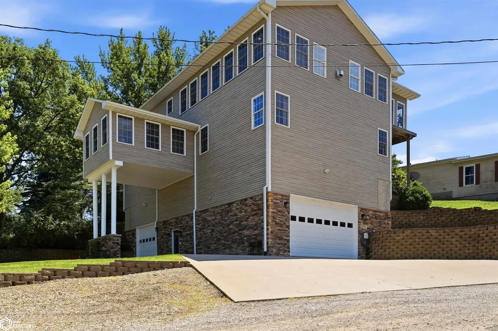 275 Center Point Drive Montezuma IA 50171