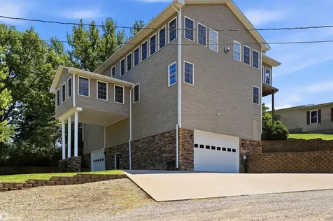 275 Center Point Drive Montezuma IA 50171