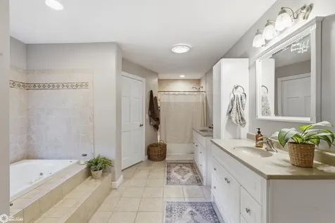 275 Center Point Drive Montezuma IA 50171