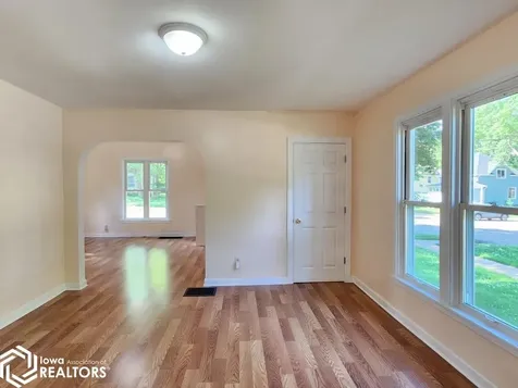 326 1st Street NW Mason City IA 50401