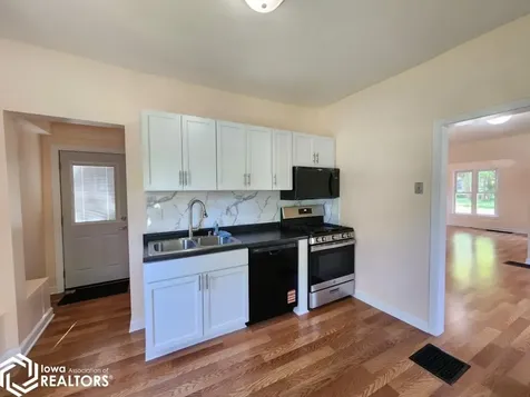 326 1st Street NW Mason City IA 50401