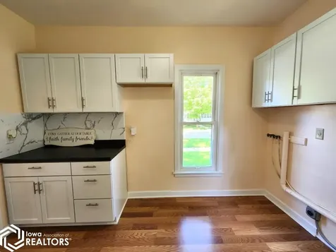 326 1st Street NW Mason City IA 50401