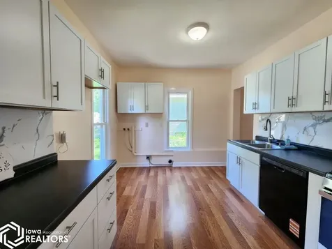326 1st Street NW Mason City IA 50401