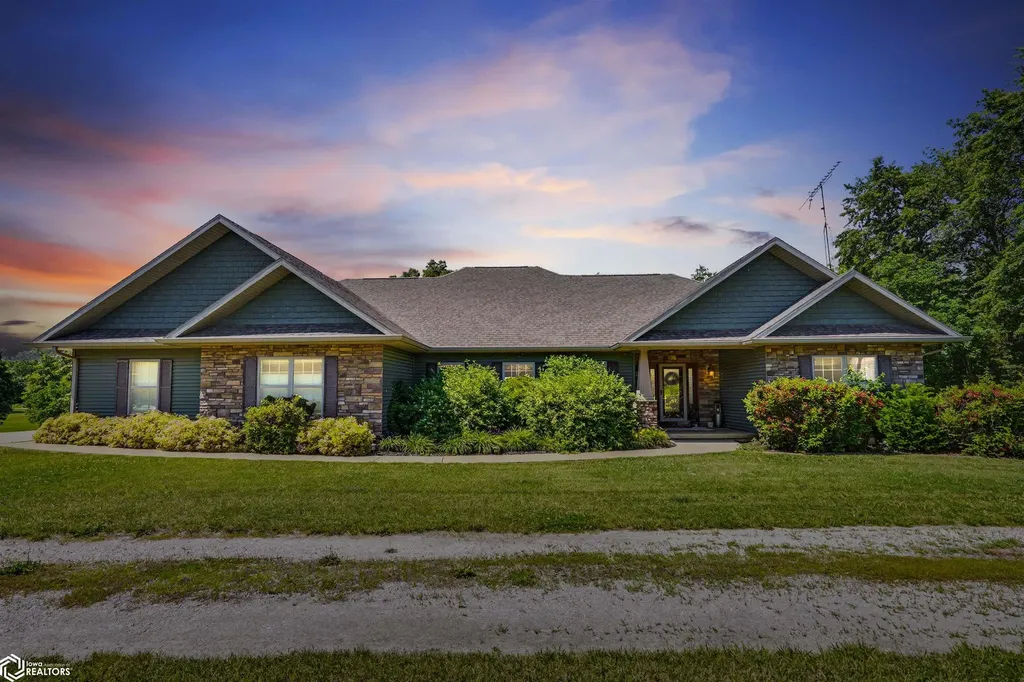 2529 Bass Drive New London IA 52645