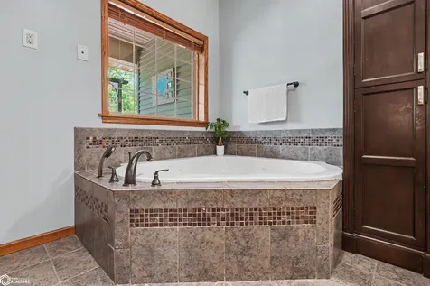 2529 Bass Drive New London IA 52645
