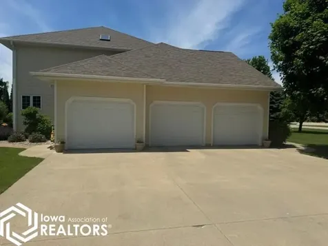 1511 W Valleyview Drive Algona IA 50511