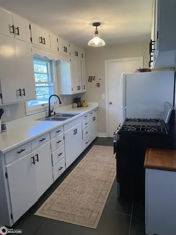 511 N Orchard Street Brooklyn IA 52211