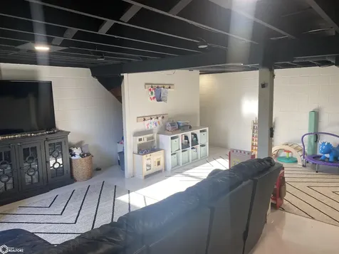 511 N Orchard Street Brooklyn IA 52211