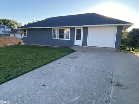 511 N Orchard Street Brooklyn IA 52211