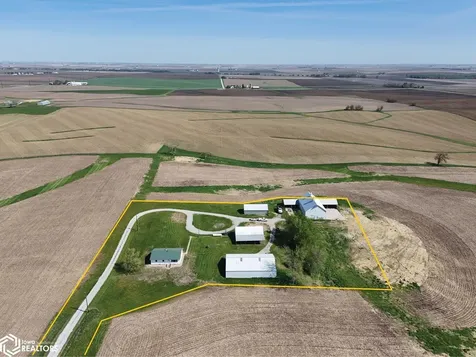 2395 Benton-iowa Road Blairstown IA 52301