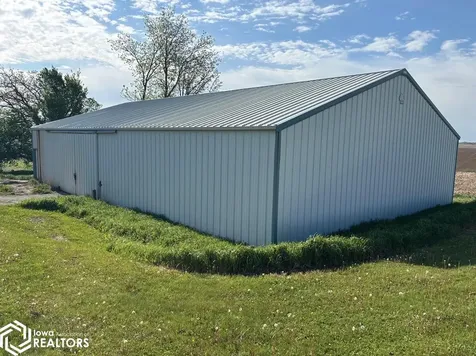 2395 Benton-iowa Road Blairstown IA 52301