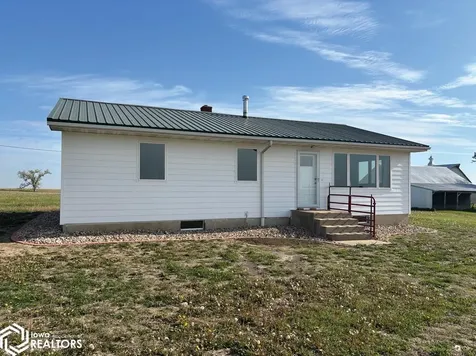 2395 Benton-iowa Road Blairstown IA 52301