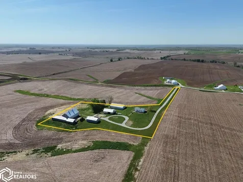 2395 Benton-iowa Road Blairstown IA 52301